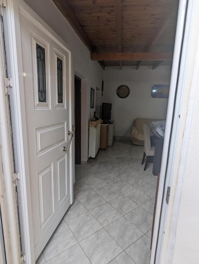 Λευτέρης Villa อีสเมีย ภายนอก รูปภาพ